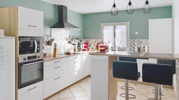 Maison plain pied avec de beaux volumes.