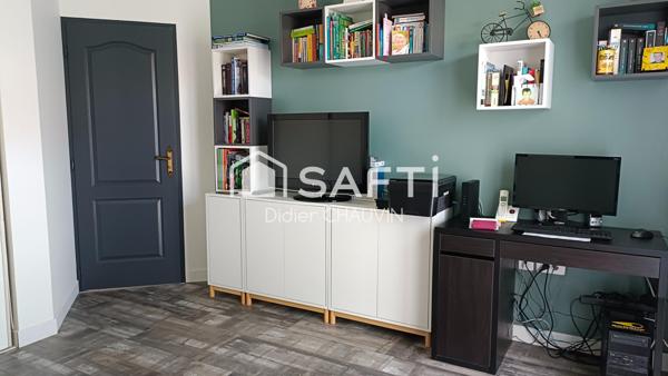 Maison plain pied avec de beaux volumes.