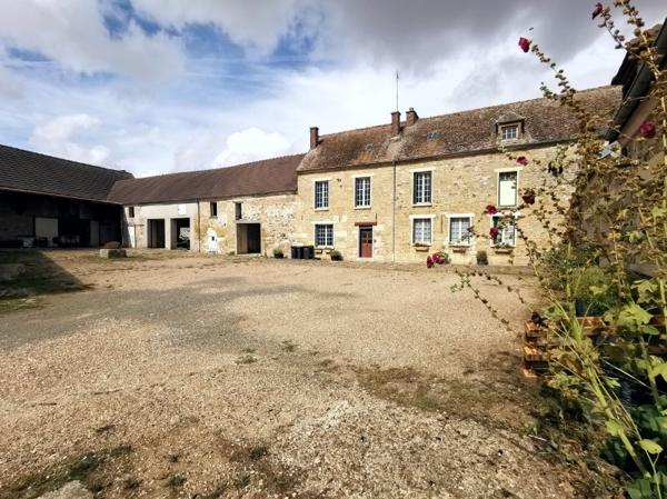 Corps de Ferme ..7 ' Gare de Pontoise Ensemble immobilier de 2200m²...