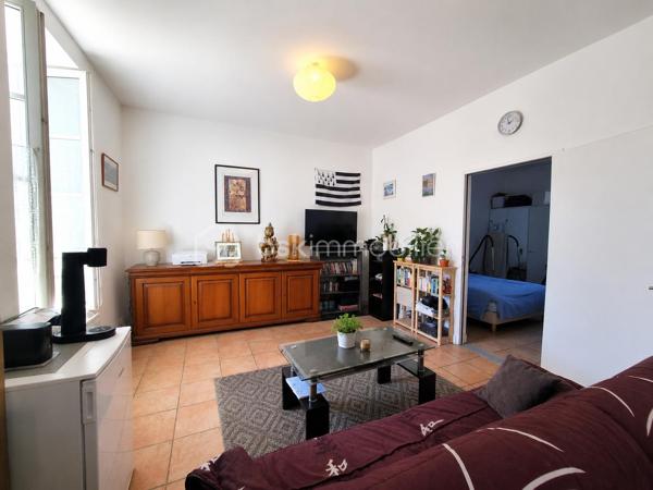 EXCLUSIVITÉ – KILLIAN LE MEUR - BSK IMMOBILIER 

Investissement locatif.
Idéalement située dans le centre de Carhaix (29270).

Immeuble (n°10) d’environ 182m2 comprenant :

• T2 de 51m² déjà loué : 460 €/mois HC – DPE : D
• T3 de 51m² déjà loué : 530 €/mois HC – DPE : C
• T5 en duplex de 81m² déjà loué : 600 €/mois HC – DPE : C

L’immeuble dispose également de 3 box.
Immeuble avec un compteur électrique pour les parties communes + un par appartement et compteur d'eau commun avec des sous-compteurs.

✅ Loyers annuels : 19 080 €
✅ Taxe foncière : 1761 €
✅ Rentabilité d’environ 7 %

--- --- --- --- --- --- --- --- --- --- --- --- --- --- --- --- --- --- --- --- 
⭐ACCOMPAGNEMENT SUR MESURE
Vous souhaitez vendre votre bien ?
Contactez-moi. Evaluation OFFERTE sous 48h !

⭐VENTE IMMOBILIÈRE – Finistère Sud
Échangeons sur votre projet pour définir la meilleure stratégie de vente.

⭐APPORTEURS D'AFFAIRES
Vous connaissez quelqu'un qui souhaite vendre ?
Contactez-moi. Rémunération attractive !
--- --- --- --- --- --- --- --- --- --- --- --- --- --- --- --- --- --- --- ---