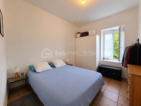 EXCLUSIVITÉ – KILLIAN LE MEUR - BSK IMMOBILIER 

Investissement locatif.
Idéalement située dans le centre de Carhaix (29270).

Immeuble (n°10) d’environ 182m2 comprenant :

• T2 de 51m² déjà loué : 460 €/mois HC – DPE : D
• T3 de 51m² déjà loué : 530 €/mois HC – DPE : C
• T5 en duplex de 81m² déjà loué : 600 €/mois HC – DPE : C

L’immeuble dispose également de 3 box.
Immeuble avec un compteur électrique pour les parties communes + un par appartement et compteur d'eau commun avec des sous-compteurs.

✅ Loyers annuels : 19 080 €
✅ Taxe foncière : 1761 €
✅ Rentabilité d’environ 7 %

--- --- --- --- --- --- --- --- --- --- --- --- --- --- --- --- --- --- --- --- 
⭐ACCOMPAGNEMENT SUR MESURE
Vous souhaitez vendre votre bien ?
Contactez-moi. Evaluation OFFERTE sous 48h !

⭐VENTE IMMOBILIÈRE – Finistère Sud
Échangeons sur votre projet pour définir la meilleure stratégie de vente.

⭐APPORTEURS D'AFFAIRES
Vous connaissez quelqu'un qui souhaite vendre ?
Contactez-moi. Rémunération attractive !
--- --- --- --- --- --- --- --- --- --- --- --- --- --- --- --- --- --- --- ---