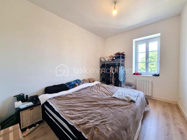 EXCLUSIVITÉ – KILLIAN LE MEUR - BSK IMMOBILIER 

Investissement locatif.
Idéalement située dans le centre de Carhaix (29270).

Immeuble (n°10) d’environ 182m2 comprenant :

• T2 de 51m² déjà loué : 460 €/mois HC – DPE : D
• T3 de 51m² déjà loué : 530 €/mois HC – DPE : C
• T5 en duplex de 81m² déjà loué : 600 €/mois HC – DPE : C

L’immeuble dispose également de 3 box.
Immeuble avec un compteur électrique pour les parties communes + un par appartement et compteur d'eau commun avec des sous-compteurs.

✅ Loyers annuels : 19 080 €
✅ Taxe foncière : 1761 €
✅ Rentabilité d’environ 7 %

--- --- --- --- --- --- --- --- --- --- --- --- --- --- --- --- --- --- --- --- 
⭐ACCOMPAGNEMENT SUR MESURE
Vous souhaitez vendre votre bien ?
Contactez-moi. Evaluation OFFERTE sous 48h !

⭐VENTE IMMOBILIÈRE – Finistère Sud
Échangeons sur votre projet pour définir la meilleure stratégie de vente.

⭐APPORTEURS D'AFFAIRES
Vous connaissez quelqu'un qui souhaite vendre ?
Contactez-moi. Rémunération attractive !
--- --- --- --- --- --- --- --- --- --- --- --- --- --- --- --- --- --- --- ---
