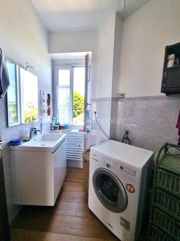 EXCLUSIVITÉ – KILLIAN LE MEUR - BSK IMMOBILIER 

Investissement locatif.
Idéalement située dans le centre de Carhaix (29270).

Immeuble (n°10) d’environ 182m2 comprenant :

• T2 de 51m² déjà loué : 460 €/mois HC – DPE : D
• T3 de 51m² déjà loué : 530 €/mois HC – DPE : C
• T5 en duplex de 81m² déjà loué : 600 €/mois HC – DPE : C

L’immeuble dispose également de 3 box.
Immeuble avec un compteur électrique pour les parties communes + un par appartement et compteur d'eau commun avec des sous-compteurs.

✅ Loyers annuels : 19 080 €
✅ Taxe foncière : 1761 €
✅ Rentabilité d’environ 7 %

--- --- --- --- --- --- --- --- --- --- --- --- --- --- --- --- --- --- --- --- 
⭐ACCOMPAGNEMENT SUR MESURE
Vous souhaitez vendre votre bien ?
Contactez-moi. Evaluation OFFERTE sous 48h !

⭐VENTE IMMOBILIÈRE – Finistère Sud
Échangeons sur votre projet pour définir la meilleure stratégie de vente.

⭐APPORTEURS D'AFFAIRES
Vous connaissez quelqu'un qui souhaite vendre ?
Contactez-moi. Rémunération attractive !
--- --- --- --- --- --- --- --- --- --- --- --- --- --- --- --- --- --- --- ---