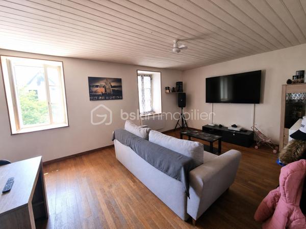 EXCLUSIVITÉ – KILLIAN LE MEUR - BSK IMMOBILIER 

Investissement locatif.
Idéalement située dans le centre de Carhaix (29270).

Immeuble (n°10) d’environ 182m2 comprenant :

• T2 de 51m² déjà loué : 460 €/mois HC – DPE : D
• T3 de 51m² déjà loué : 530 €/mois HC – DPE : C
• T5 en duplex de 81m² déjà loué : 600 €/mois HC – DPE : C

L’immeuble dispose également de 3 box.
Immeuble avec un compteur électrique pour les parties communes + un par appartement et compteur d'eau commun avec des sous-compteurs.

✅ Loyers annuels : 19 080 €
✅ Taxe foncière : 1761 €
✅ Rentabilité d’environ 7 %

--- --- --- --- --- --- --- --- --- --- --- --- --- --- --- --- --- --- --- --- 
⭐ACCOMPAGNEMENT SUR MESURE
Vous souhaitez vendre votre bien ?
Contactez-moi. Evaluation OFFERTE sous 48h !

⭐VENTE IMMOBILIÈRE – Finistère Sud
Échangeons sur votre projet pour définir la meilleure stratégie de vente.

⭐APPORTEURS D'AFFAIRES
Vous connaissez quelqu'un qui souhaite vendre ?
Contactez-moi. Rémunération attractive !
--- --- --- --- --- --- --- --- --- --- --- --- --- --- --- --- --- --- --- ---