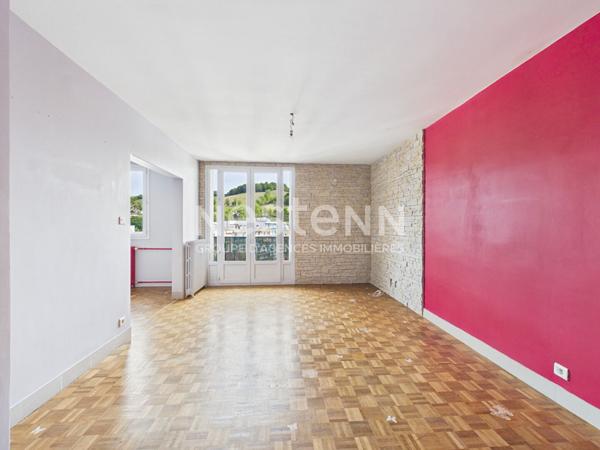 A vendre à Aurillac, secteur grande Poste, au 6 ème étage avec ascenseur, appartement traversant de type 3 avec cave