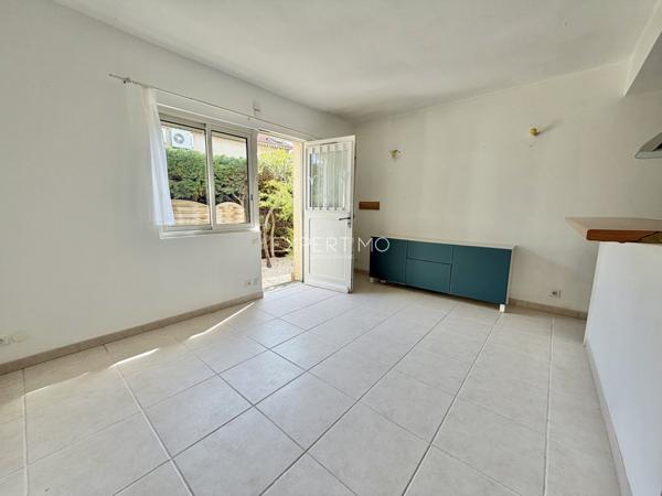 Carqueiranne (83320) Appartement en rez-de-jardin au Port de Carqueiranne