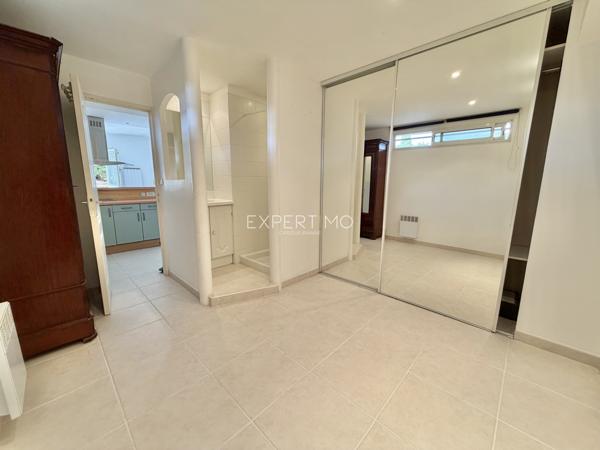 Carqueiranne (83320) Appartement en rez-de-jardin au Port de Carqueiranne