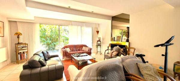PUYMOYEN - MAISON D'ARCHITECTE D’ENV 250 M² SUR SOUS-SOL – 5 CHAMBRES LE TOUT SUR UN TERRAIN DE 7 005 m²