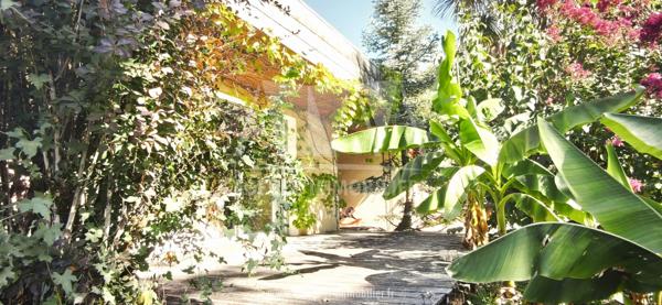 PUYMOYEN - MAISON D'ARCHITECTE D’ENV 250 M² SUR SOUS-SOL – 5 CHAMBRES LE TOUT SUR UN TERRAIN DE 7 005 m²