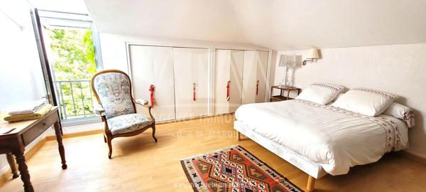 PUYMOYEN - MAISON D'ARCHITECTE D’ENV 250 M² SUR SOUS-SOL – 5 CHAMBRES LE TOUT SUR UN TERRAIN DE 7 005 m²