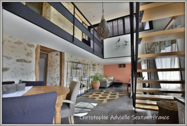 Domaine avec maison d'habitation et piscine, fonds de commerce pension féline et canine, stabulation sur 4 Ha