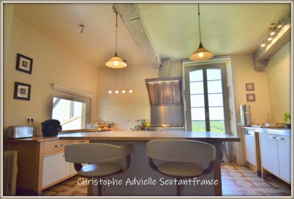 Domaine avec maison d'habitation et piscine, fonds de commerce pension féline et canine, stabulation sur 4 Ha