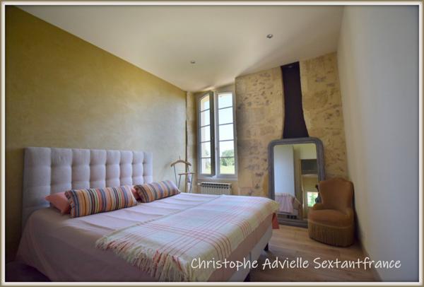 Domaine avec maison d'habitation et piscine, fonds de commerce pension féline et canine, stabulation sur 4 Ha