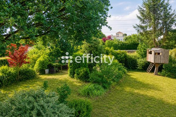 Maison
         6 pièces
        - 135 m² Exclusivité 205 000 € *