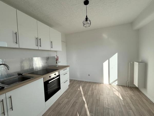 Appartement à louer 4 pièces 76.8m²