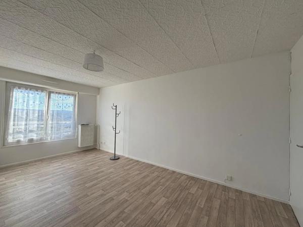 Appartement à louer 4 pièces 76.8m²