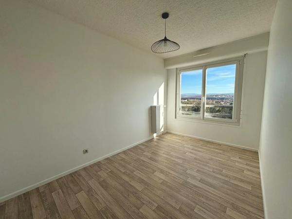 Appartement à louer 4 pièces 76.8m²
