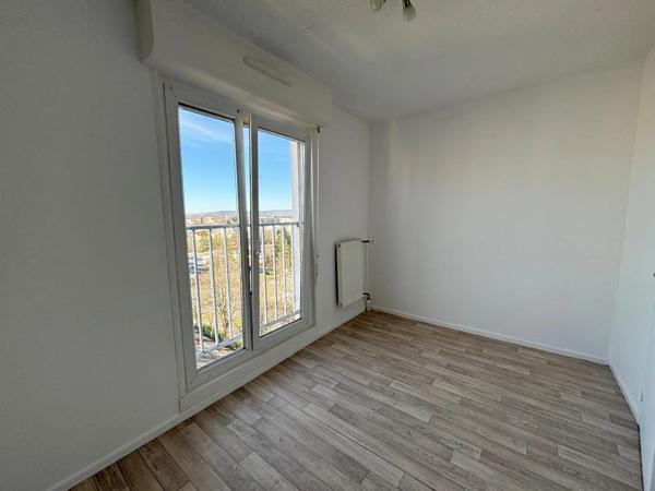 Appartement à louer 4 pièces 76.8m²