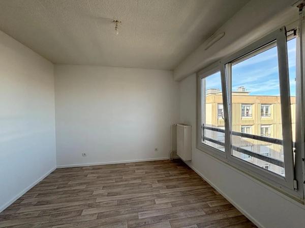 Appartement à louer 4 pièces 76.8m²