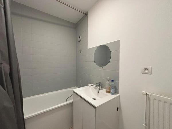 Appartement à louer 4 pièces 76.8m²