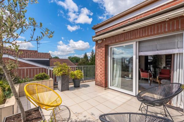 Appartement de prestige - 217m² - 5 chambres - terrasse - cave - garage - place de parking