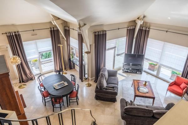 Appartement de prestige - 217m² - 5 chambres - terrasse - cave - garage - place de parking