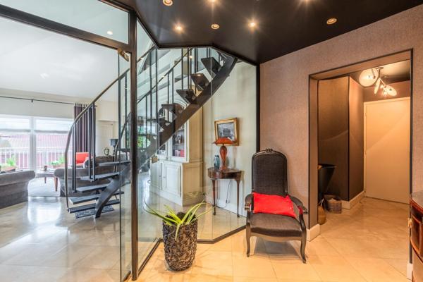 Appartement de prestige - 217m² - 5 chambres - terrasse - cave - garage - place de parking