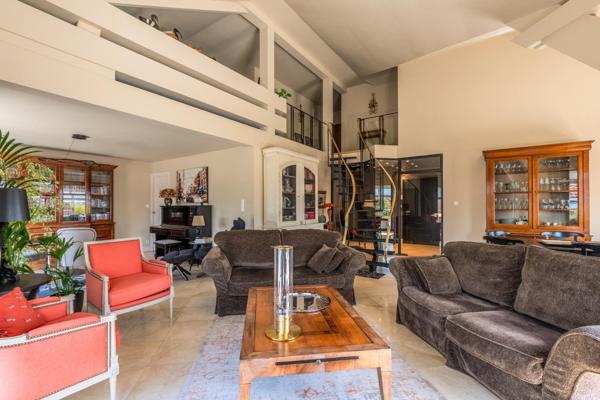 Appartement de prestige - 217m² - 5 chambres - terrasse - cave - garage - place de parking