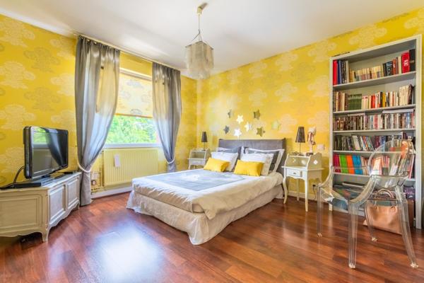 Appartement de prestige - 217m² - 5 chambres - terrasse - cave - garage - place de parking