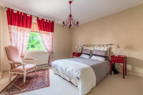 Appartement de prestige - 217m² - 5 chambres - terrasse - cave - garage - place de parking