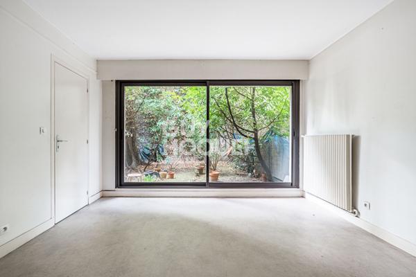 APPARTEMENT 2 PIECES AVEC JARDIN, PARKING ET CAVE