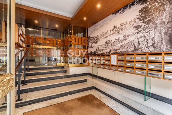 APPARTEMENT 2 PIECES AVEC JARDIN, PARKING ET CAVE