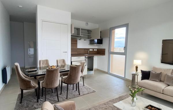 Studio récent avec terrasse et place de parking sécurisée   Idéal investisseur ou primo-accédants !