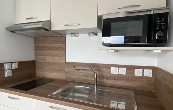 Studio récent avec terrasse et place de parking sécurisée   Idéal investisseur ou primo-accédants !