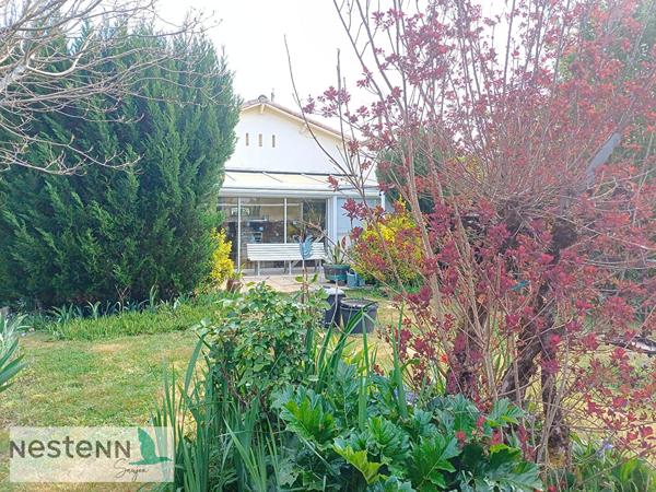 A vendre maison 70m², 2 chambres, un bureau, garages, terrain dans quartier résidentiel de 678 m²