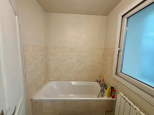 Immeuble Nevers 258 m2 -  hangar de 150 m² - Bonne rentabilité