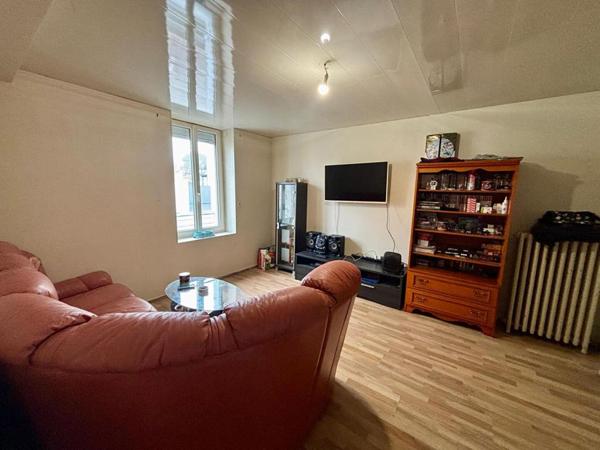 Immeuble Nevers 258 m2 -  hangar de 150 m² - Bonne rentabilité