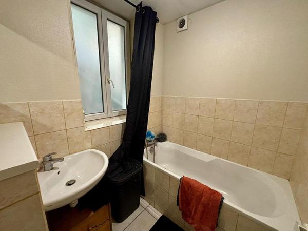 Immeuble Nevers 258 m2 -  hangar de 150 m² - Bonne rentabilité