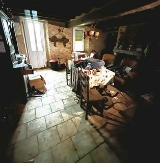 Rare sur le marché !! A seulement 10min en voiture de la gare de Longueville (Paris-Est 1h), situé dans un village calme et paisible avec école maternelle, je vous invite à découvrir cette maison individuelle de 130m2 en surface totale (soit 78m2 habitable). 
Ce bien est composée en rez-de-chaussée : d'une entrée sur un salon/séjour de 42m2 environ, une cuisine, dégagement, une buanderie, un wc, une cave, une pièce.
A l'étage : palier, une grande chambre de 24m2 environ et un grenier de 27m2 aménageable (chambre supplémentaire, salle de jeux, etc...)
Chauffage : Electrique (radiateur)
Menuiserie : PVC/DV
TF : 955€/an

En extérieur : abris de jardin, cour devant la maison, un terrain (en arrière plan) de 1170m2 !!!
A ne pas manquer !