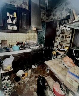 Rare sur le marché !! A seulement 10min en voiture de la gare de Longueville (Paris-Est 1h), situé dans un village calme et paisible avec école maternelle, je vous invite à découvrir cette maison individuelle de 130m2 en surface totale (soit 78m2 habitable). 
Ce bien est composée en rez-de-chaussée : d'une entrée sur un salon/séjour de 42m2 environ, une cuisine, dégagement, une buanderie, un wc, une cave, une pièce.
A l'étage : palier, une grande chambre de 24m2 environ et un grenier de 27m2 aménageable (chambre supplémentaire, salle de jeux, etc...)
Chauffage : Electrique (radiateur)
Menuiserie : PVC/DV
TF : 955€/an

En extérieur : abris de jardin, cour devant la maison, un terrain (en arrière plan) de 1170m2 !!!
A ne pas manquer !