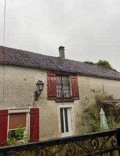 Rare sur le marché !! A seulement 10min en voiture de la gare de Longueville (Paris-Est 1h), situé dans un village calme et paisible avec école maternelle, je vous invite à découvrir cette maison individuelle de 130m2 en surface totale (soit 78m2 habitable). 
Ce bien est composée en rez-de-chaussée : d'une entrée sur un salon/séjour de 42m2 environ, une cuisine, dégagement, une buanderie, un wc, une cave, une pièce.
A l'étage : palier, une grande chambre de 24m2 environ et un grenier de 27m2 aménageable (chambre supplémentaire, salle de jeux, etc...)
Chauffage : Electrique (radiateur)
Menuiserie : PVC/DV
TF : 955€/an

En extérieur : abris de jardin, cour devant la maison, un terrain (en arrière plan) de 1170m2 !!!
A ne pas manquer !