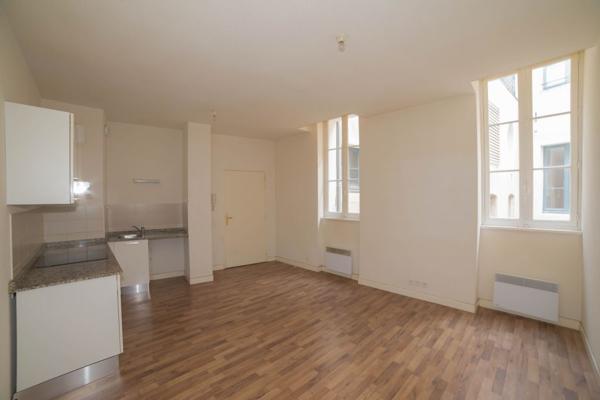 11100 NARBONNE APPARTEMENT 2 PIECES CENTRE VILLE NARBONNE