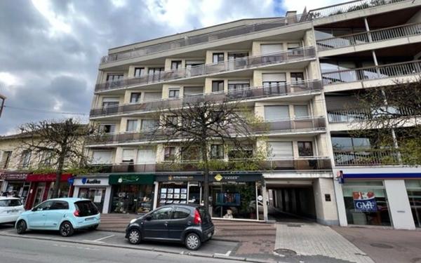 Stationnement à louer    12 m2 Chelles