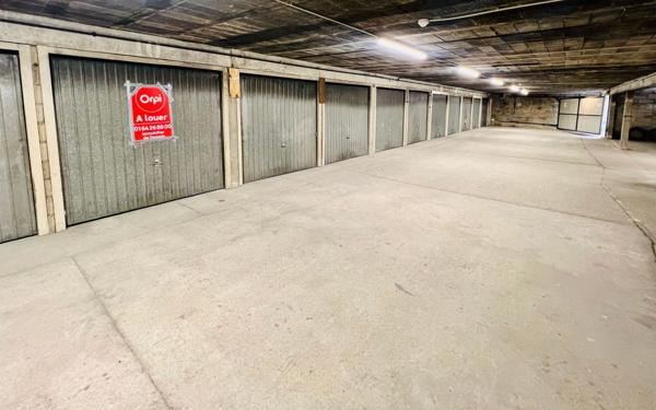 Stationnement à louer    12 m2 Chelles