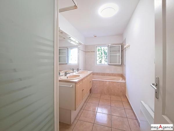 Maison à BOUGUENAIS, 44340 - 4 pièces 92m²