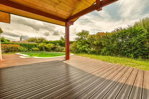 Biganos (33380) Villa de plain-pied rénovée avec 3 chambres, piscine et garage