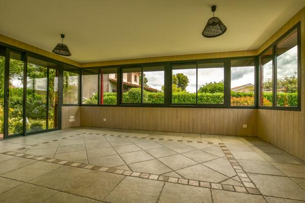 Biganos (33380) Villa de plain-pied rénovée avec 3 chambres, piscine et garage