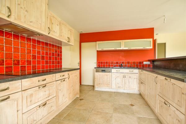 Biganos (33380) Villa de plain-pied rénovée avec 3 chambres, piscine et garage