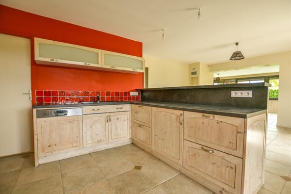 Biganos (33380) Villa de plain-pied rénovée avec 3 chambres, piscine et garage