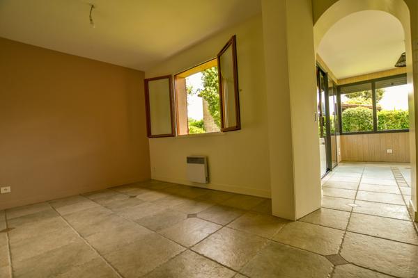 Biganos (33380) Villa de plain-pied rénovée avec 3 chambres, piscine et garage